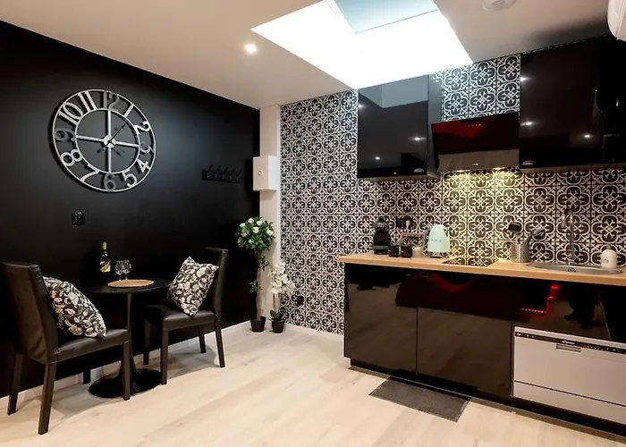 * Jacuzzi * דירה